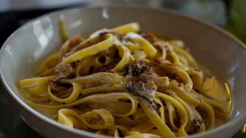 Carbonara: l'arte segreta di un piatto che racconta Roma